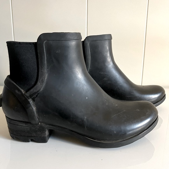 Sorel Chelsea style rain boots 5.5 - Picture 1 of 5